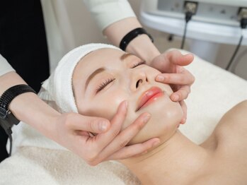 サロンドデワ 岡崎店(Salon ℃ DEWA)の写真/横幅キュッ♪速攻小顔【3D小顔矯正★60分¥3980】面長悩み・二重あご・エラ解消！裏切らない結果にリピ続出