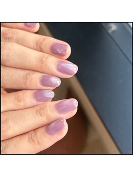 大人可愛いパープルネイル