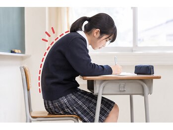 音色ねいろ鍼灸整骨院の写真/【学生のうちから姿勢改善◎】スマホや勉強による猫背・骨盤・背骨を整えて身体づくりをサポート◎