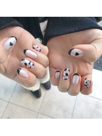 パール入り牛柄ネイル
