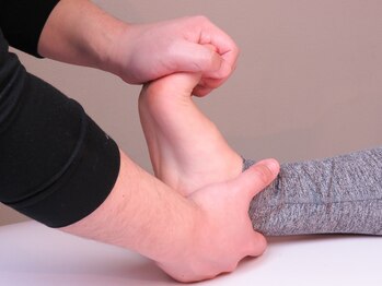 あいうぃる鍼灸整体院/足部の施術風景