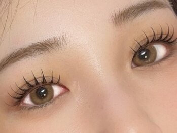 サロン ノアノア(salon noa noa)の写真/【人気急上昇中！《パリエク》パリジェンヌ＋エクステ】下がりマツゲさんでも憧れのパッチリお目元に★