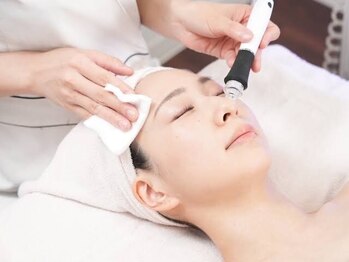 グリニティイワタホテル内ビューティーサロン(GREENITY IWATAホテル内BeautySalon)の写真/【初心者さんにもオススメ】知識＆経験豊富なスタッフによる日替り本格エステ♪理想のつるすべ肌をGet★