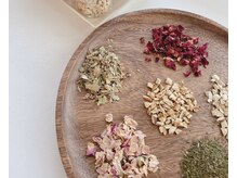 キキ(kiki)/約３０種類のハーブ