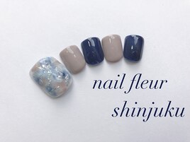 ￥8,000