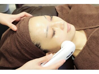 ループス(Roops)/セルキュア4TPlusで美顔に