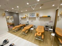 極キワミ整骨院の雰囲気（白を基調とした清潔空間で施術を受けていただけます。）