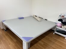 大型ベッドを導入しております◎寝返り動作も楽にできます！