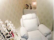 アイラッシュ サロン ルル 春日井店(Eyelash Salon LULU)の雰囲気（コロナ対策業者による店内の除菌・抗菌加工済♪個室空間も嬉しい）