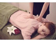 お困り場所を中心に全身調整ストレッチなどを合わせて施術します