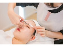 ラヴィーチ 表参道店/お顔そりと一緒に眉も整えます◎