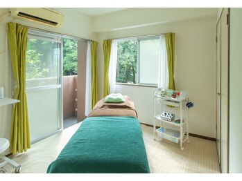 フォレスト治療室/緑ゆたかな施術室！！