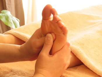 サロン プエオ(salon pueo)の写真/【リフレクソロジーで全身の健康維持増進に☆】足裏～ふくらはぎまでしっかりほぐして日々のお疲れを解消◎