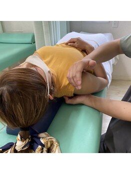 ハリルル 併設 GLケンタ鍼灸整骨院(HARILULU)/整体・猫背矯正風景