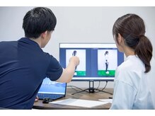 施術の前と後で、姿勢などの変化を一緒に分析していきます。