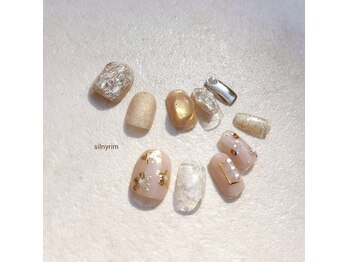 シルニー リム(Silny rim)/アシンメトリーニュアンスネイル