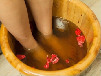 リラスパ(Lira Spa)の写真/冷え性に効く足湯と、足のむくみを流す丁寧な手揉み・リンパマッサージで健やかな毎日を叶える☆