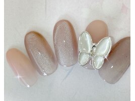ビジュー、バタフライネイル