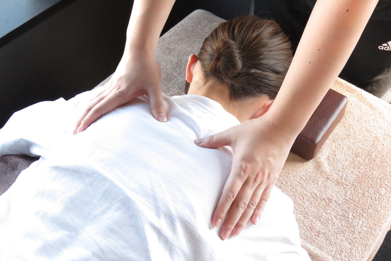 【格安】25万円 プロ用 マッサージ 整体 カラダファクトリー (整体サロン)｜グンゼタウンセンターつかしん