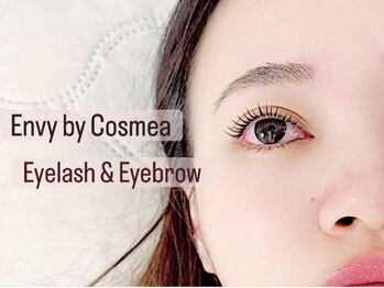 エンヴィバイコスメーア(Envy by Cosmea)の写真/《口コミ4.8》約4週間【黒さ】が続く韓国発!最強マスカラパーマorマツエク+アイブロウセットが断然人気☆