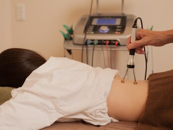 かたこり本舗の写真/ギックリや慢性の腰の悩みの改善にエレサスセラピー!ピリピリチクチクしない微弱電流で効果的な施術です◎