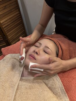 エステティックサロン ル ソイル(Le seuil)/【2】角質拭き取り化粧水