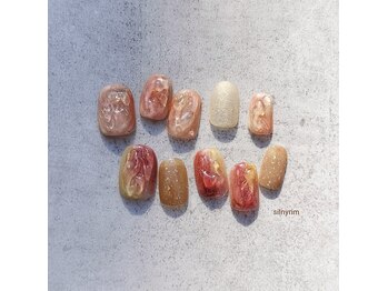 シルニー リム(Silny rim)/アシンメトリーニュアンスネイル