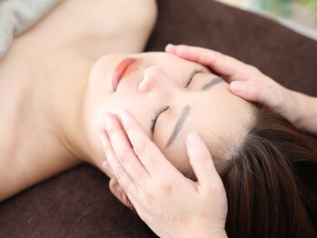 リル(LIL)の写真/【初回で効果を実感】表面だけでなく内側から引き上げでたるみ改善◎若々しい印象のお顔に導きます！