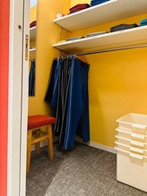カラダファクトリー クロス向ヶ丘店/ 更衣室/お着替えございます