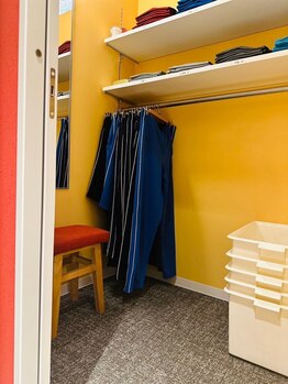 カラダファクトリー クロス向ヶ丘店/ 更衣室/お着替えございます