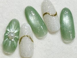 春 フラワー 緑 キラキラネイル