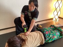 グリーンリーフの雰囲気（タイで求めたアートで癒されてください）