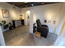 ビオラスの雰囲気（広々とした店内♪施術中はカーテンで区切られ個室感覚）