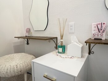 アミアイレ 肥後橋(amiaire)の写真/【高キープ力×まつ毛補修】ダメージ補修しながら理想のカールを叶えるトリートメント付きまつげパーマ
