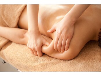 ハリリーナ(Haririna)/全身アロマリンパマッサージ