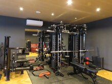 アチーブ フィットネス(ACHIEVE FITNESS)の雰囲気（充実したマシンの中で目標に合わせたトレーニングができます！！）