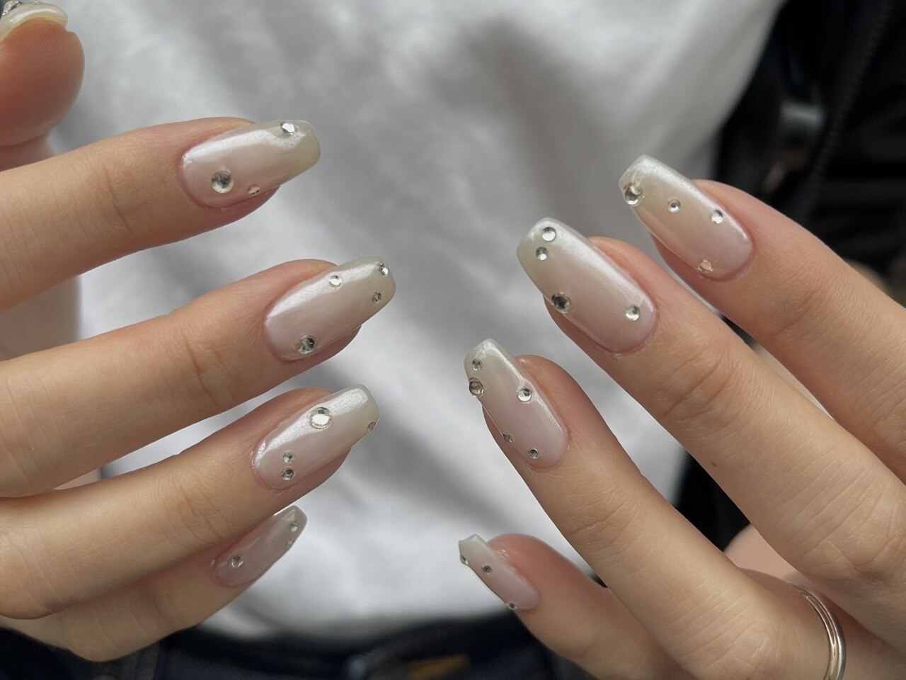 2026年冬トレンド】ホワイト ワンカラー ハンドのネイルデザイン集