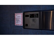 癒し処 利休 堀江店/建物入り口インターホン