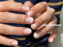 ネイルドットスタジオ 堺筋本町(NAIL DOT STUDIO)/白グラデーション