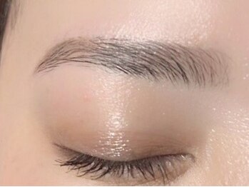 ロエ(Lowe')の写真/眉毛のお悩みを一気に解決◎自己処理が苦手、メイクを楽にしたい方必見！プロの技術で理想の眉毛に☆