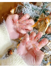 エレガントでお洒落なネイル