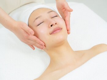 ラディアント たまプラーザの写真/【水光ピーリング】諦めていたニキビケア・毛穴・年齢肌・くすみ肌でお悩みならコレ！透明感と艶肌に効果◎