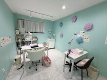 Nails__626の雰囲気(水色を基調とした韓国っぽい店内のサロン♪)