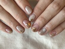 アールネイル(r.nail)/ベージュ×ゴールド