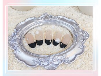 エイチスリー(H3)/ブラックフレンチ+ホワイト薔薇