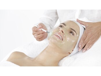 ウルス(ulus)/毛穴を緩めるスプリングゲル塗布