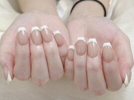 好感度No.1王道のフレンチネイル