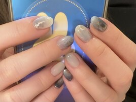 くすみカラーのもやもやネイル