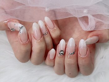 ワイズビューティー 本町店(y's beauty)の写真/仕事終わりOK！オフィスネイルが得意☆豊富なカラーでお手元をきれいに◎高技術・スピード施術◎