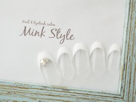 白フレンチネイル&ストーン